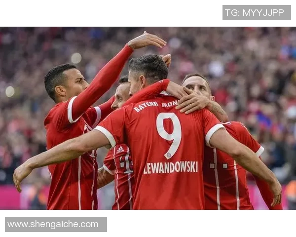 莱万重返安联球场引发拜仁球迷愤怒抗议称其忘恩负义